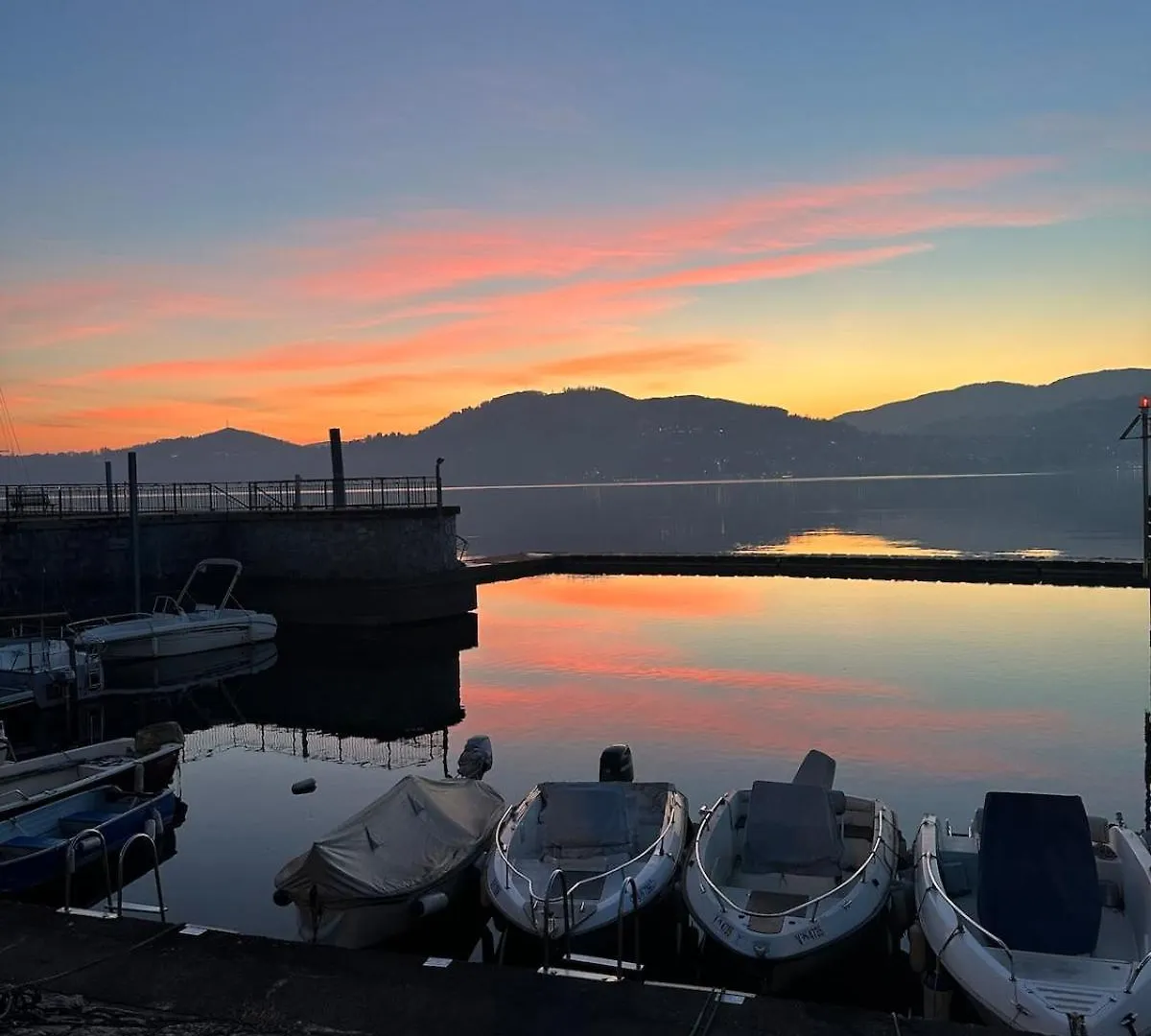 Nest Of The Lakes - Between Maggiore, Monate And Comabbio Кадреццате Италия